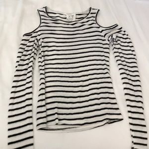 Long sleeve shirt with shoulder cut out